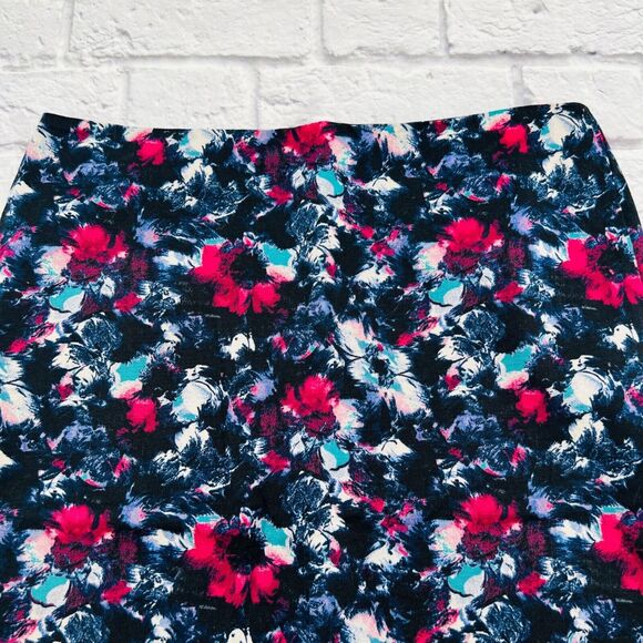 Talbots Knee Length Pencil Skirt 12 Petite Black Floral Abstract Canvas Stretch - Picture 2 of 9